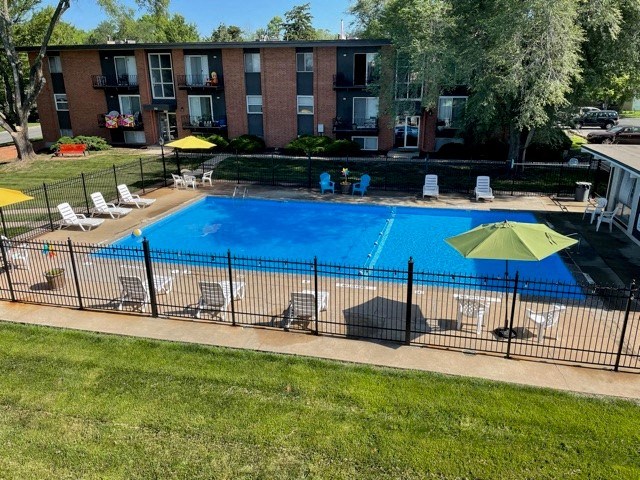 Blue Springs Apartments pool
